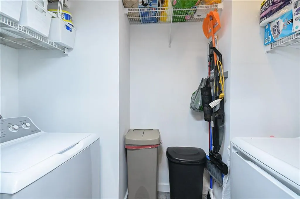 Washroom with washer and dryer