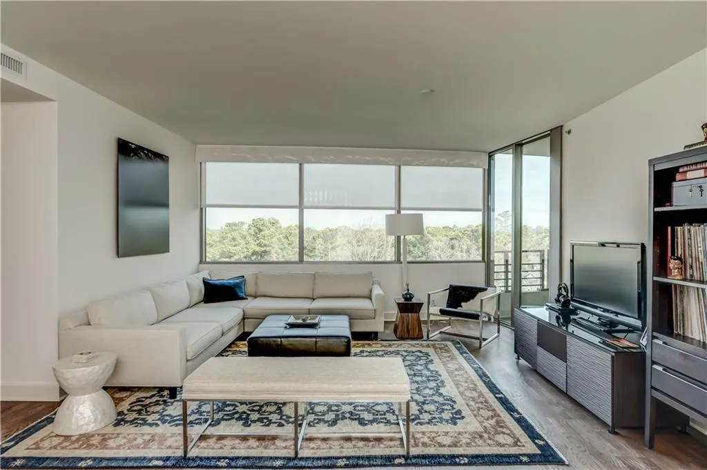 700 Park Regency Place Ne Unit 1301, Atlanta, Georgia 30326, 3 Bedrooms Bedrooms, ,3 BathroomsBathrooms,Residential,Sold,700 Park Regency Place Ne Unit 1301,5795516
