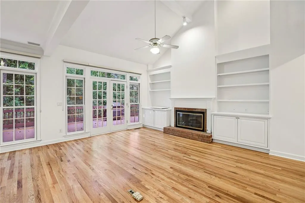 Vaulted 2- Story Family Room