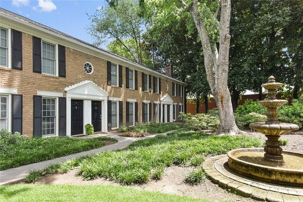 1101 Collier Road Nw Unit E3, Atlanta, Georgia 30318, 2 Bedrooms Bedrooms, ,1 BathroomBathrooms,Residential,Sold,1101 Collier Road Nw Unit E3,5874835