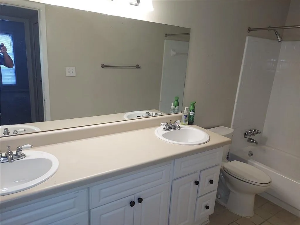 5143 Roswell Road Unit 6/43, Sandy Springs, Georgia 30342, 2 Bedrooms Bedrooms, ,1 BathroomBathrooms,Residential,Sold,5143 Roswell Road Unit 6/43,7005040