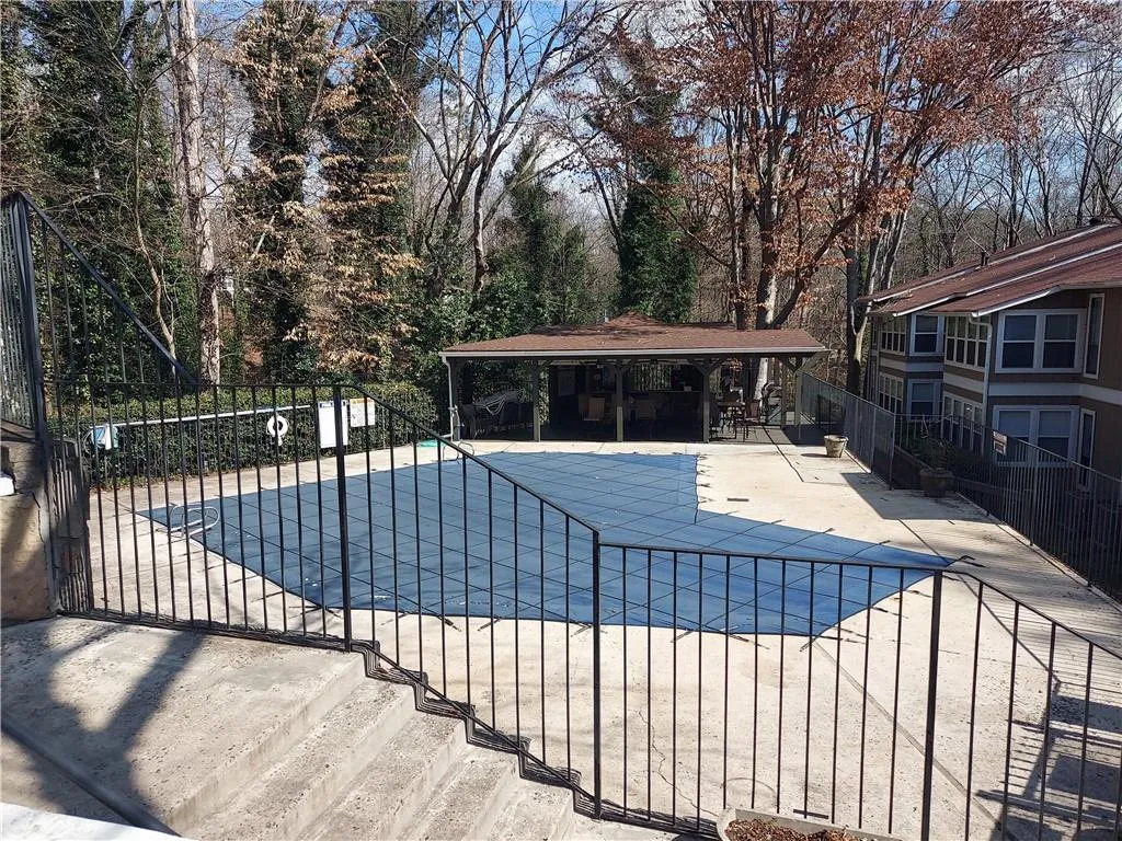 5143 Roswell Road Unit 6/43, Sandy Springs, Georgia 30342, 2 Bedrooms Bedrooms, ,1 BathroomBathrooms,Residential,Sold,5143 Roswell Road Unit 6/43,7005040