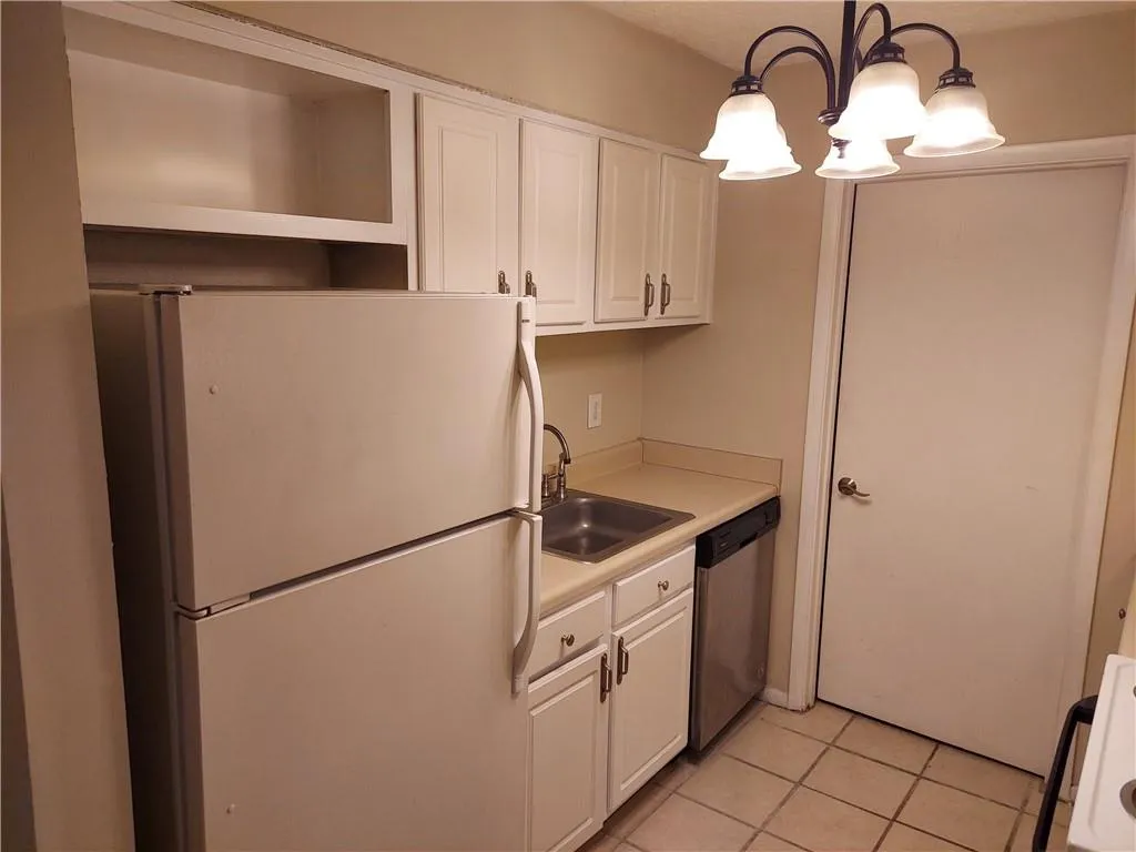 5143 Roswell Road Unit 6/43, Sandy Springs, Georgia 30342, 2 Bedrooms Bedrooms, ,1 BathroomBathrooms,Residential,Sold,5143 Roswell Road Unit 6/43,7005040