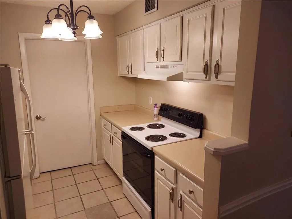 5143 Roswell Road Unit 6/43, Sandy Springs, Georgia 30342, 2 Bedrooms Bedrooms, ,1 BathroomBathrooms,Residential,Sold,5143 Roswell Road Unit 6/43,7005040