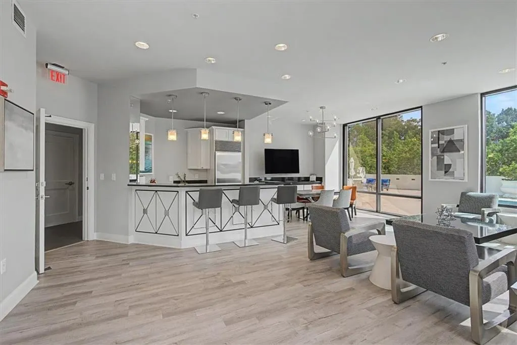 2828 Peachtree Road Ne Unit 802, Atlanta, Georgia 30305, 2 Bedrooms Bedrooms, 0 ,2 BathroomsBathrooms,Residential,For Sale,2828 Peachtree Road Ne Unit 802,7809406