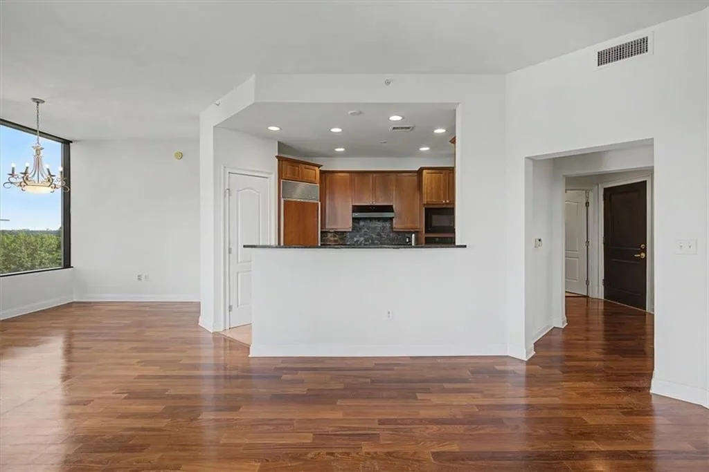 2828 Peachtree Road Ne Unit 802, Atlanta, Georgia 30305, 2 Bedrooms Bedrooms, 0 ,2 BathroomsBathrooms,Residential,For Sale,2828 Peachtree Road Ne Unit 802,7809406