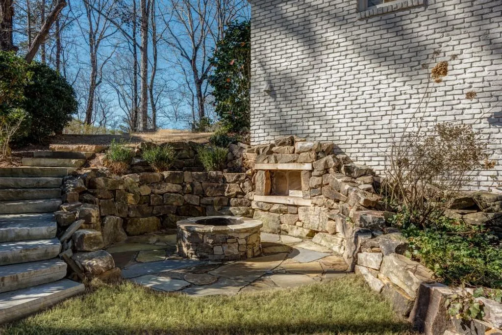 7105 Brandon Mill Road, Sandy Springs, Georgia 30328, 4 Bedrooms Bedrooms, ,2 BathroomsBathrooms,Residential,Sold,7105 Brandon Mill Road,5957183