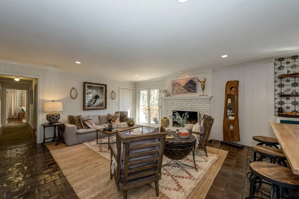 7105 Brandon Mill Road, Sandy Springs, Georgia 30328, 4 Bedrooms Bedrooms, ,2 BathroomsBathrooms,Residential,Sold,7105 Brandon Mill Road,5957183