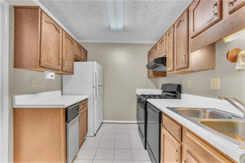 7906 Briar Villa Place, Atlanta, Georgia 30350, 2 Bedrooms Bedrooms, ,2 BathroomsBathrooms,Residential,Sold,7906 Briar Villa Place,7394633