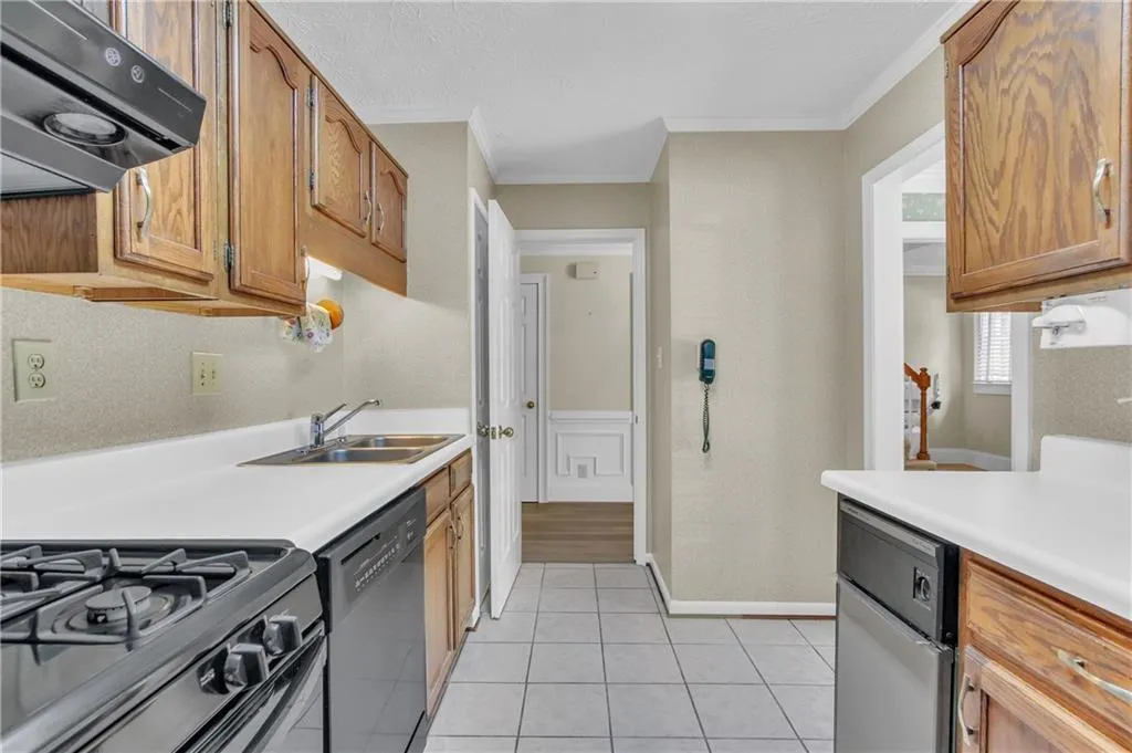 7906 Briar Villa Place, Atlanta, Georgia 30350, 2 Bedrooms Bedrooms, ,2 BathroomsBathrooms,Residential,Sold,7906 Briar Villa Place,7394633