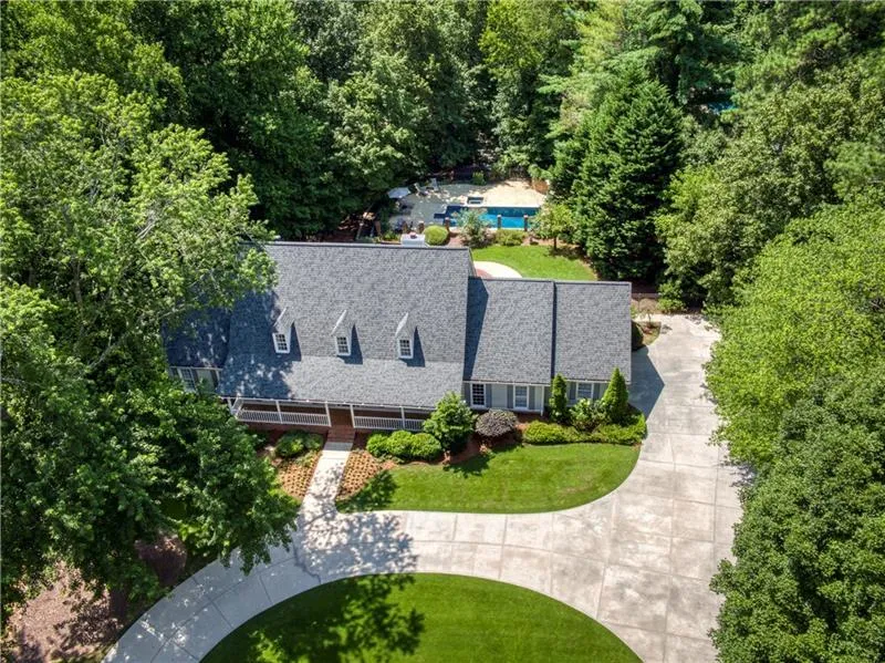 705 River Gate Drive, Sandy Springs, Georgia 30350, 6 Bedrooms Bedrooms, ,4 BathroomsBathrooms,Residential,Sold,705 River Gate Drive,6748655