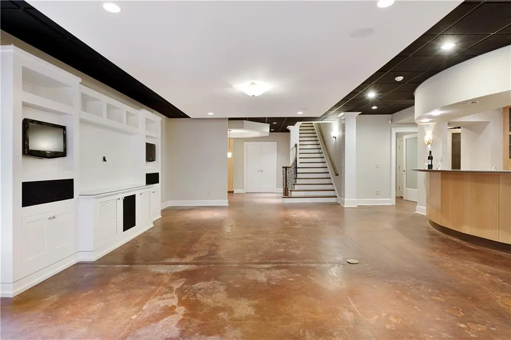 705 River Gate Drive, Sandy Springs, Georgia 30350, 6 Bedrooms Bedrooms, ,4 BathroomsBathrooms,Residential,Sold,705 River Gate Drive,6748655