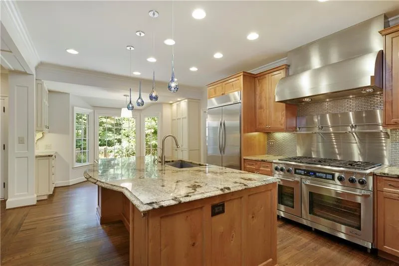 705 River Gate Drive, Sandy Springs, Georgia 30350, 6 Bedrooms Bedrooms, ,4 BathroomsBathrooms,Residential,Sold,705 River Gate Drive,6748655