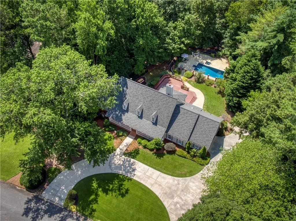 705 River Gate Drive, Sandy Springs, Georgia 30350, 6 Bedrooms Bedrooms, ,4 BathroomsBathrooms,Residential,Sold,705 River Gate Drive,6748655