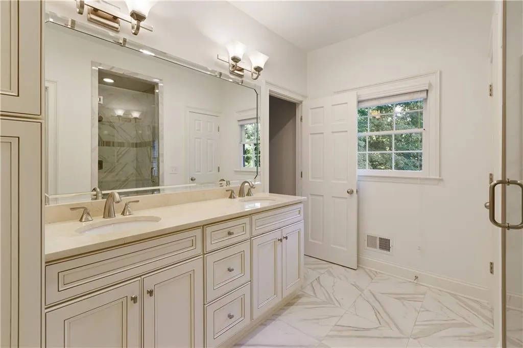 705 River Gate Drive, Sandy Springs, Georgia 30350, 6 Bedrooms Bedrooms, ,4 BathroomsBathrooms,Residential,Sold,705 River Gate Drive,6748655