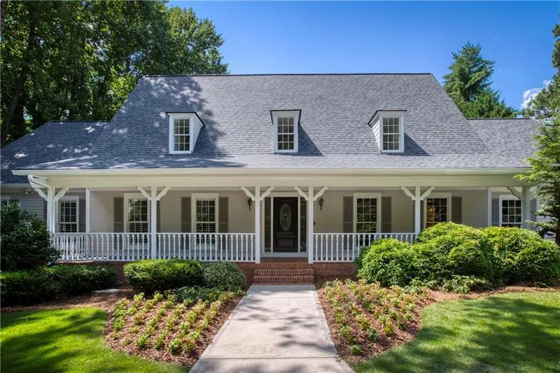 705 River Gate Drive, Sandy Springs, Georgia 30350, 6 Bedrooms Bedrooms, ,4 BathroomsBathrooms,Residential,Sold,705 River Gate Drive,6748655