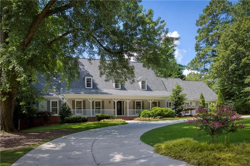 705 River Gate Drive, Sandy Springs, Georgia 30350, 6 Bedrooms Bedrooms, ,4 BathroomsBathrooms,Residential,Sold,705 River Gate Drive,6748655