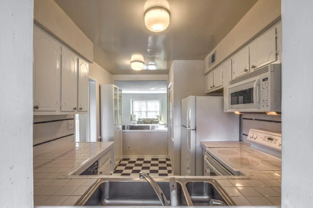 121 Rosaire Place Nw, Atlanta, Georgia 30327, 2 Bedrooms Bedrooms, ,2 BathroomsBathrooms,Residential,Sold,121 Rosaire Place Nw,5633695