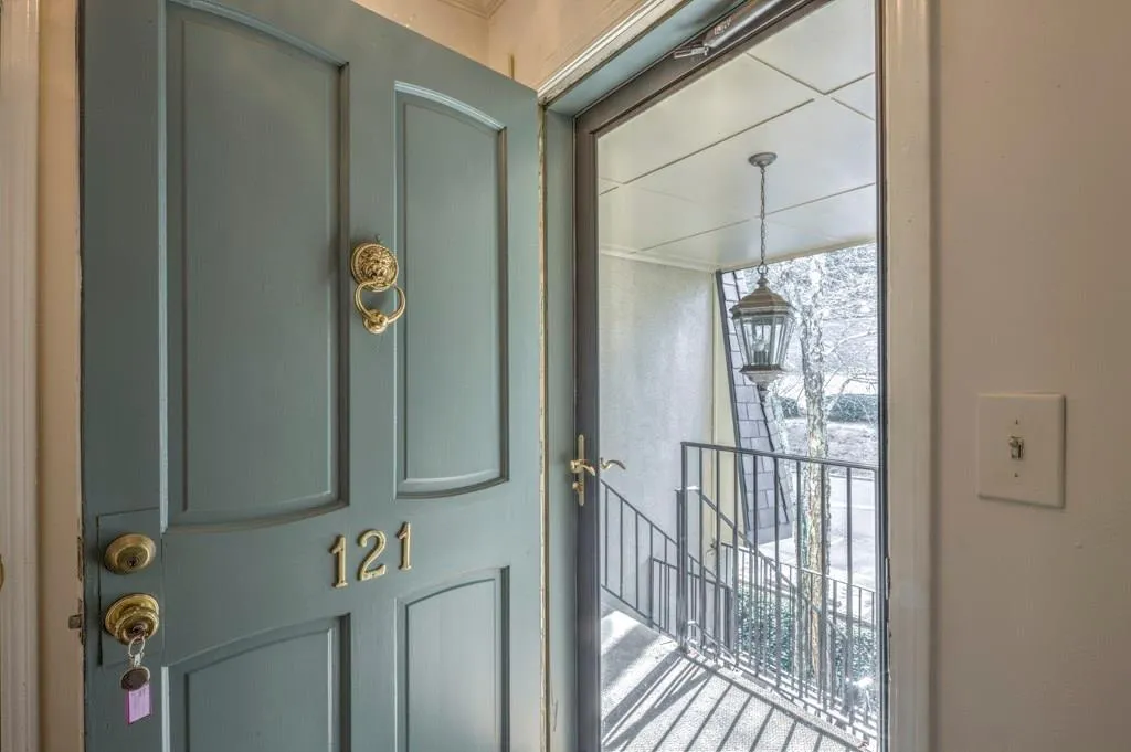 121 Rosaire Place Nw, Atlanta, Georgia 30327, 2 Bedrooms Bedrooms, ,2 BathroomsBathrooms,Residential,Sold,121 Rosaire Place Nw,5633695