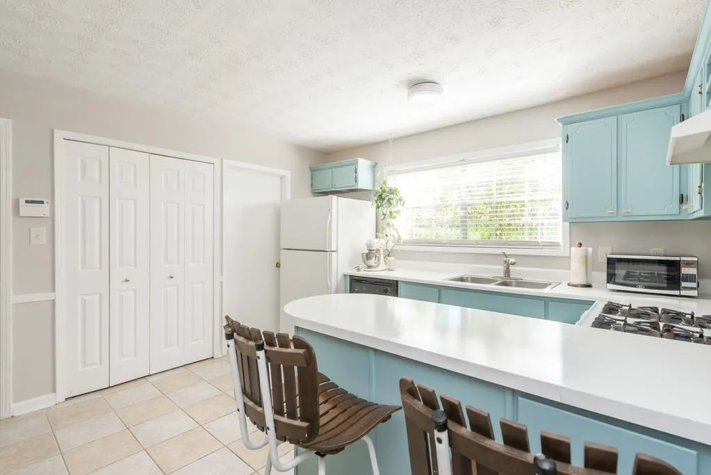 5400 Roswell Road Unit A-3, Atlanta, Georgia 30342, 2 Bedrooms Bedrooms, ,1 BathroomBathrooms,Residential,Sold,5400 Roswell Road Unit A-3,6538564