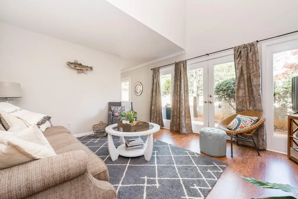 5400 Roswell Road Unit A-3, Atlanta, Georgia 30342, 2 Bedrooms Bedrooms, ,1 BathroomBathrooms,Residential,Sold,5400 Roswell Road Unit A-3,6538564