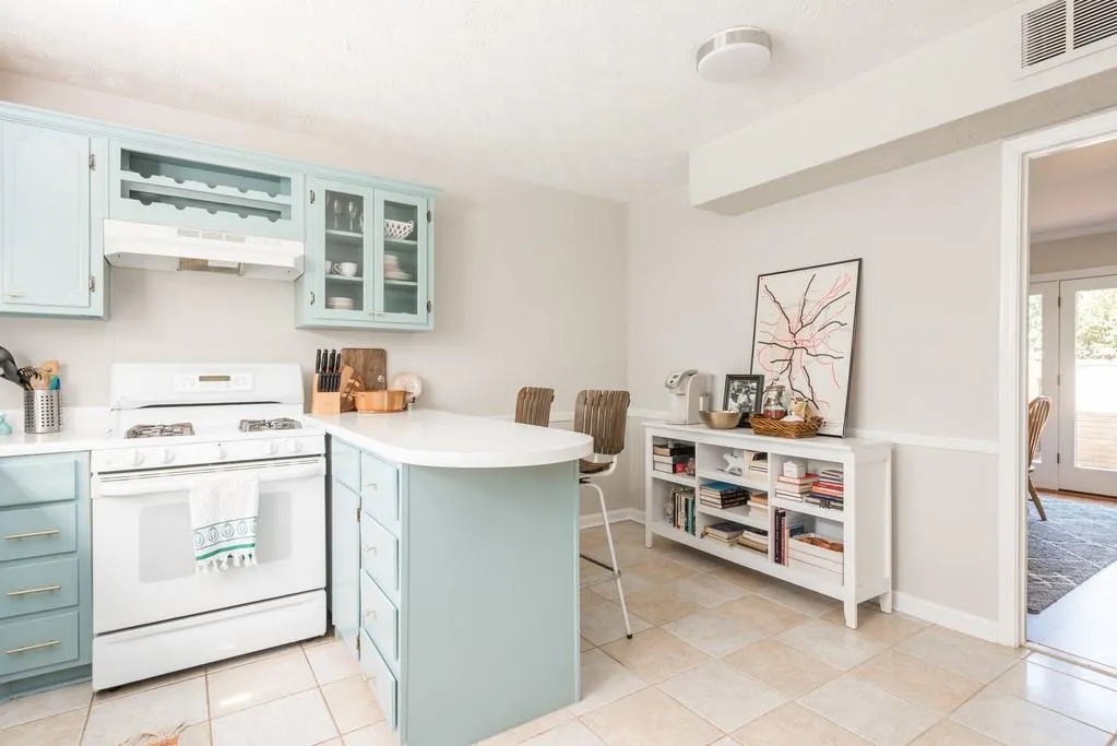 5400 Roswell Road Unit A-3, Atlanta, Georgia 30342, 2 Bedrooms Bedrooms, ,1 BathroomBathrooms,Residential,Sold,5400 Roswell Road Unit A-3,6538564