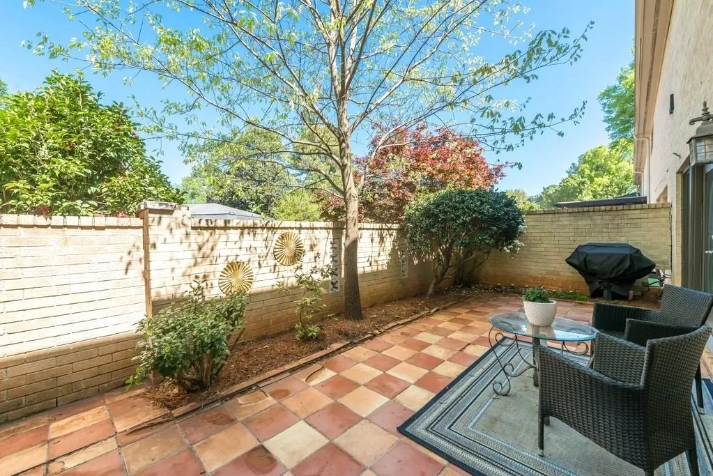 5400 Roswell Road Unit A-3, Atlanta, Georgia 30342, 2 Bedrooms Bedrooms, ,1 BathroomBathrooms,Residential,Sold,5400 Roswell Road Unit A-3,6538564