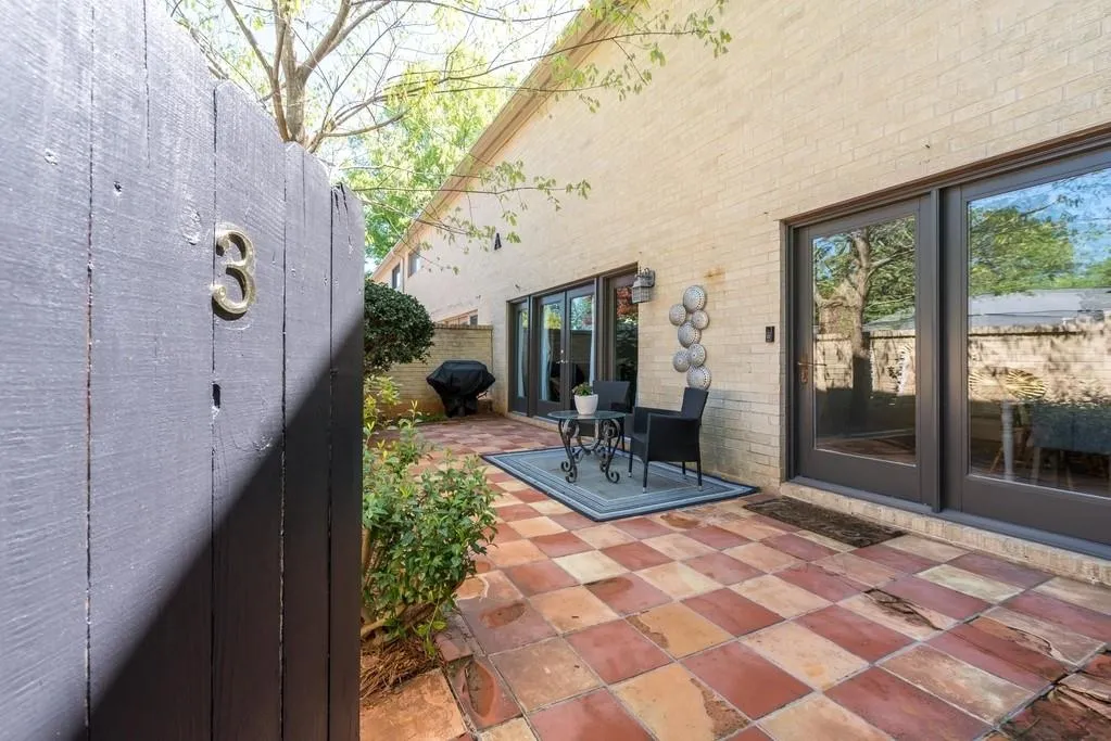 5400 Roswell Road Unit A-3, Atlanta, Georgia 30342, 2 Bedrooms Bedrooms, ,1 BathroomBathrooms,Residential,Sold,5400 Roswell Road Unit A-3,6538564