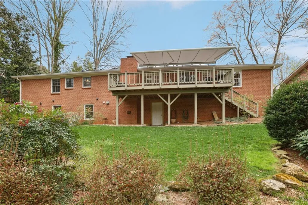 185 W Spalding Drive, Sandy Springs, Georgia 30328, 4 Bedrooms Bedrooms, ,3 BathroomsBathrooms,Residential,Sold,185 W Spalding Drive,7546601