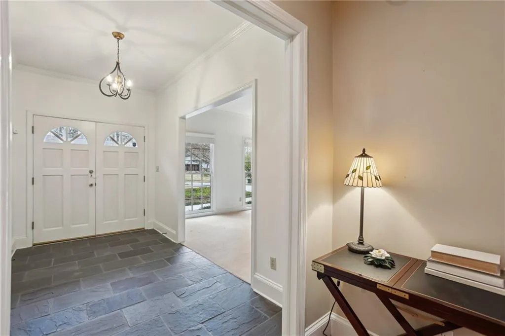 185 W Spalding Drive, Sandy Springs, Georgia 30328, 4 Bedrooms Bedrooms, ,3 BathroomsBathrooms,Residential,Sold,185 W Spalding Drive,7546601