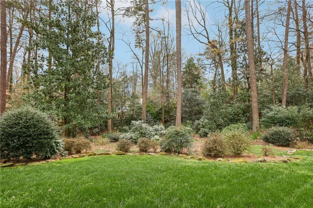 185 W Spalding Drive, Sandy Springs, Georgia 30328, 4 Bedrooms Bedrooms, ,3 BathroomsBathrooms,Residential,Sold,185 W Spalding Drive,7546601