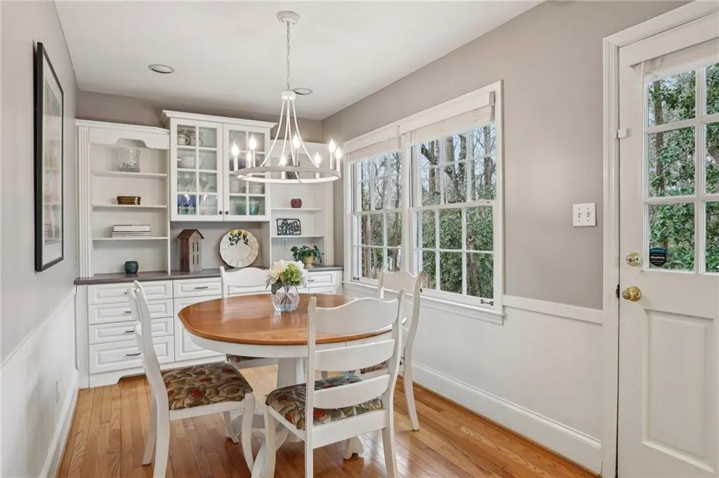 185 W Spalding Drive, Sandy Springs, Georgia 30328, 4 Bedrooms Bedrooms, ,3 BathroomsBathrooms,Residential,Sold,185 W Spalding Drive,7546601