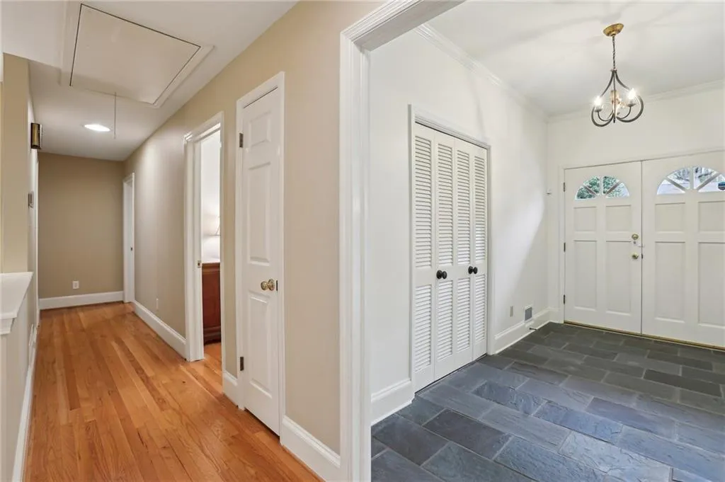 185 W Spalding Drive, Sandy Springs, Georgia 30328, 4 Bedrooms Bedrooms, ,3 BathroomsBathrooms,Residential,Sold,185 W Spalding Drive,7546601