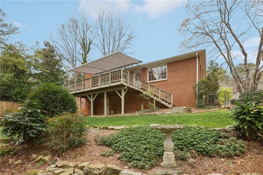 185 W Spalding Drive, Sandy Springs, Georgia 30328, 4 Bedrooms Bedrooms, ,3 BathroomsBathrooms,Residential,Sold,185 W Spalding Drive,7546601