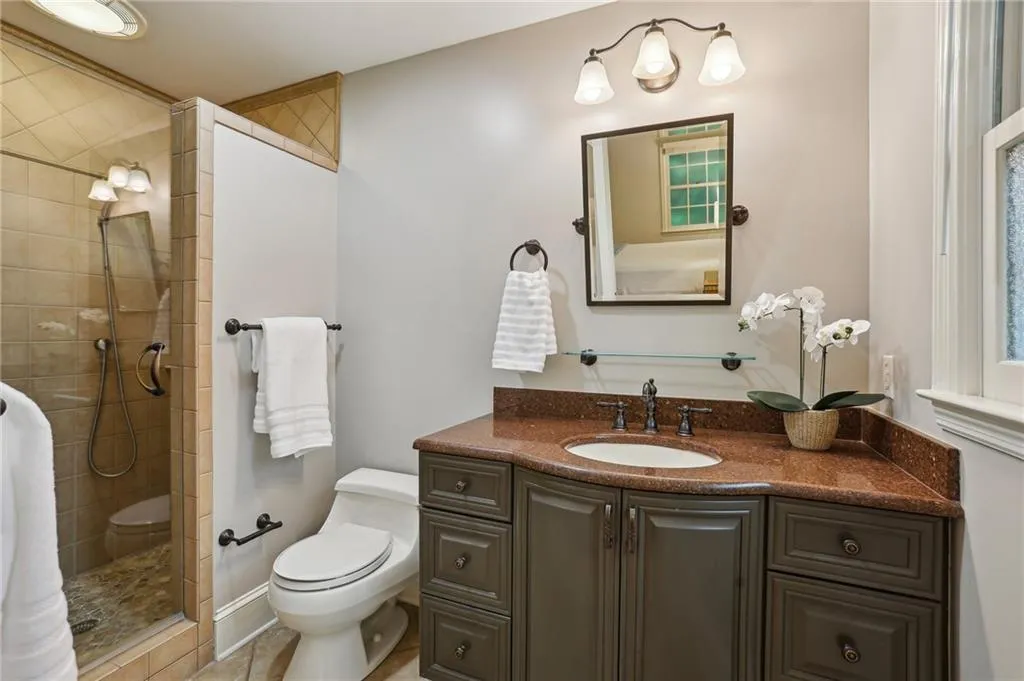 185 W Spalding Drive, Sandy Springs, Georgia 30328, 4 Bedrooms Bedrooms, ,3 BathroomsBathrooms,Residential,Sold,185 W Spalding Drive,7546601