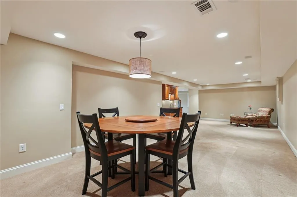 185 W Spalding Drive, Sandy Springs, Georgia 30328, 4 Bedrooms Bedrooms, ,3 BathroomsBathrooms,Residential,Sold,185 W Spalding Drive,7546601