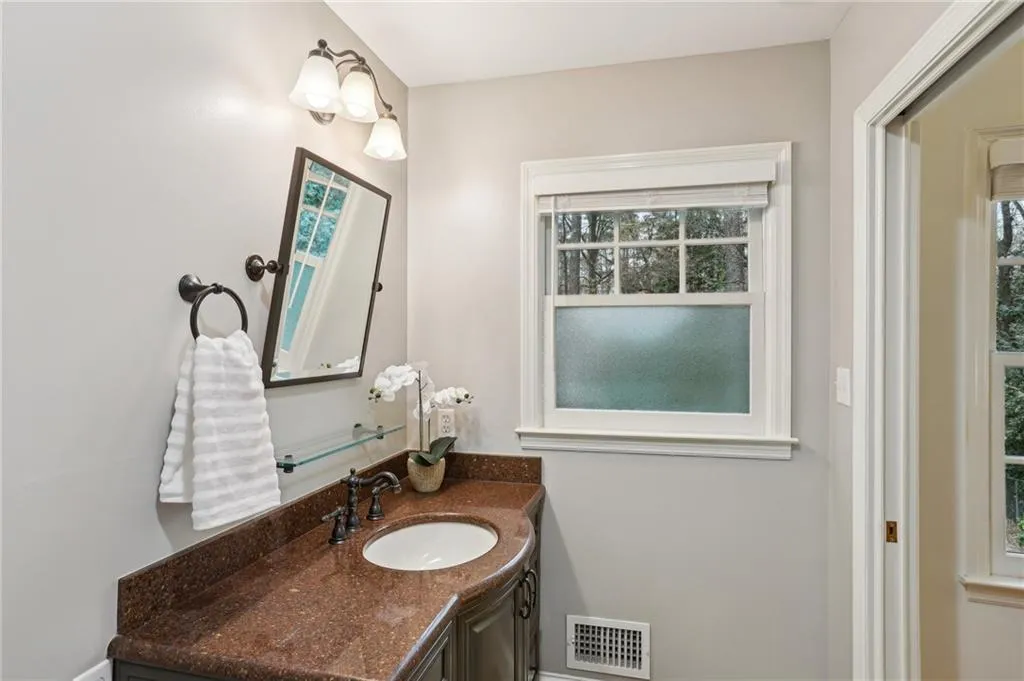 185 W Spalding Drive, Sandy Springs, Georgia 30328, 4 Bedrooms Bedrooms, ,3 BathroomsBathrooms,Residential,Sold,185 W Spalding Drive,7546601