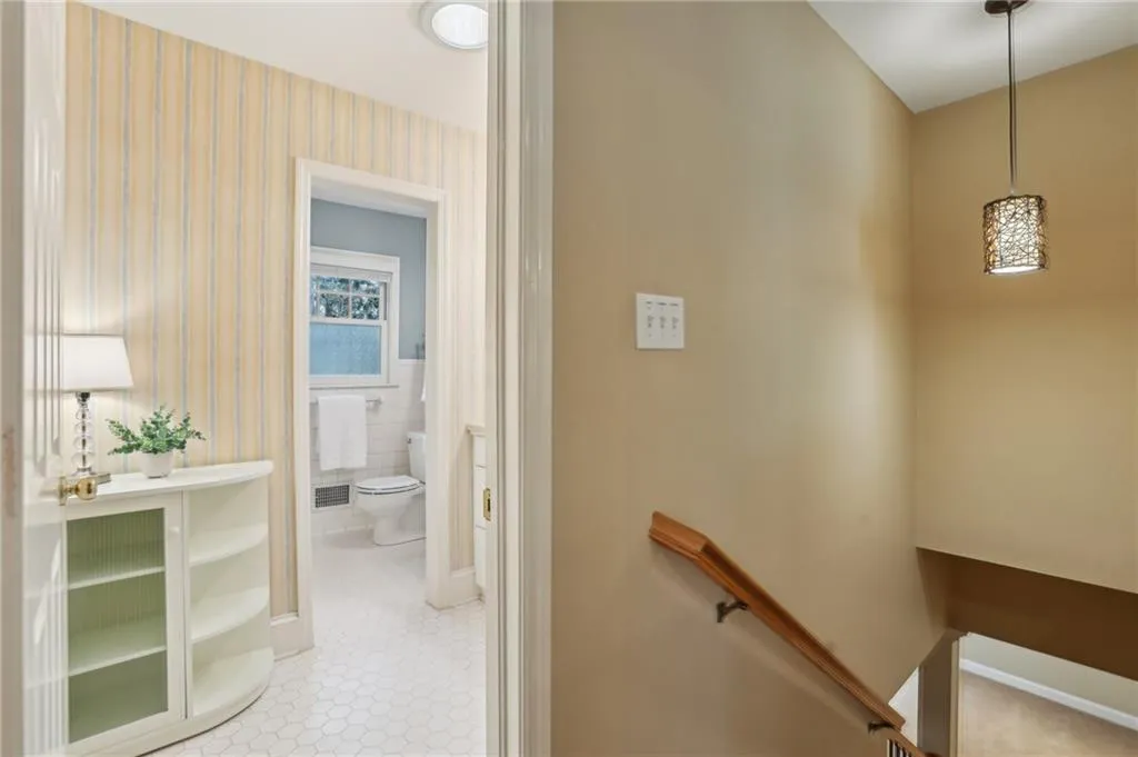 185 W Spalding Drive, Sandy Springs, Georgia 30328, 4 Bedrooms Bedrooms, ,3 BathroomsBathrooms,Residential,Sold,185 W Spalding Drive,7546601