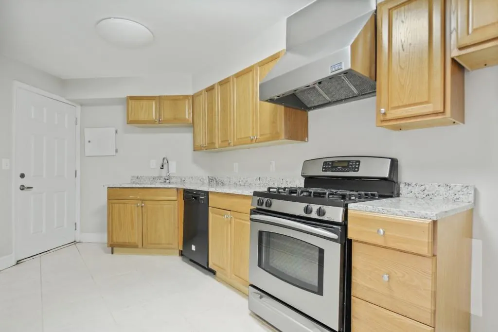 8160 Jett Ferry Road, Sandy Springs, Georgia 30350, 5 Bedrooms Bedrooms, ,5 BathroomsBathrooms,Residential,Sold,8160 Jett Ferry Road,6853002