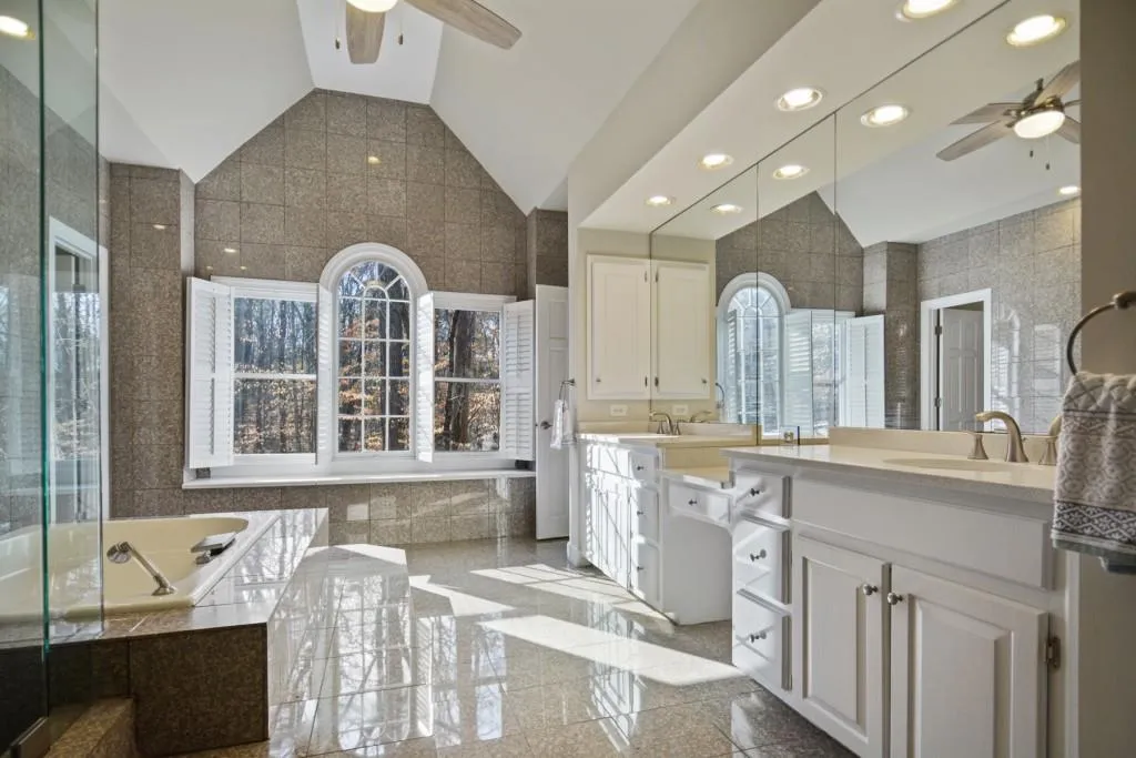 8160 Jett Ferry Road, Sandy Springs, Georgia 30350, 5 Bedrooms Bedrooms, ,5 BathroomsBathrooms,Residential,Sold,8160 Jett Ferry Road,6853002