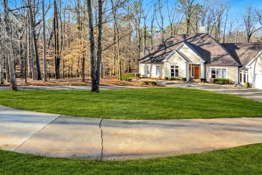 8160 Jett Ferry Road, Sandy Springs, Georgia 30350, 5 Bedrooms Bedrooms, ,5 BathroomsBathrooms,Residential,Sold,8160 Jett Ferry Road,6853002