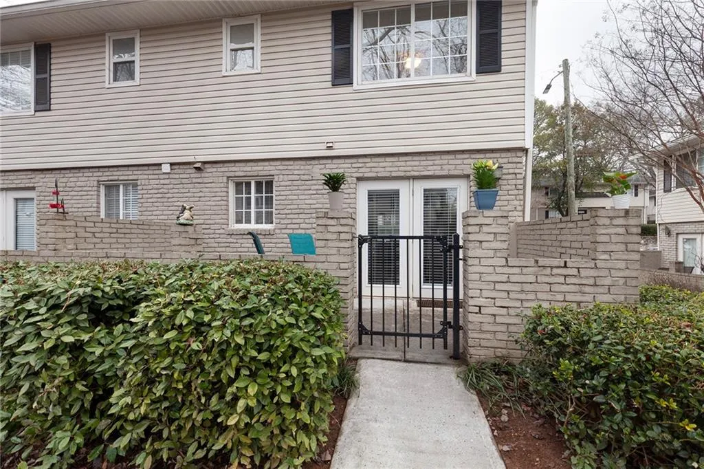 6940 Roswell Road Unit 13a, Sandy Springs, Georgia 30328, 2 Bedrooms Bedrooms, ,1 BathroomBathrooms,Residential,Sold,6940 Roswell Road Unit 13a,6828056