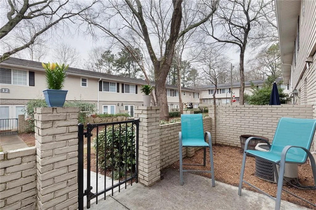 6940 Roswell Road Unit 13a, Sandy Springs, Georgia 30328, 2 Bedrooms Bedrooms, ,1 BathroomBathrooms,Residential,Sold,6940 Roswell Road Unit 13a,6828056