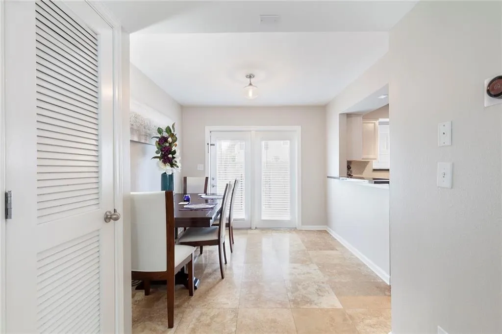 6940 Roswell Road Unit 13a, Sandy Springs, Georgia 30328, 2 Bedrooms Bedrooms, ,1 BathroomBathrooms,Residential,Sold,6940 Roswell Road Unit 13a,6828056