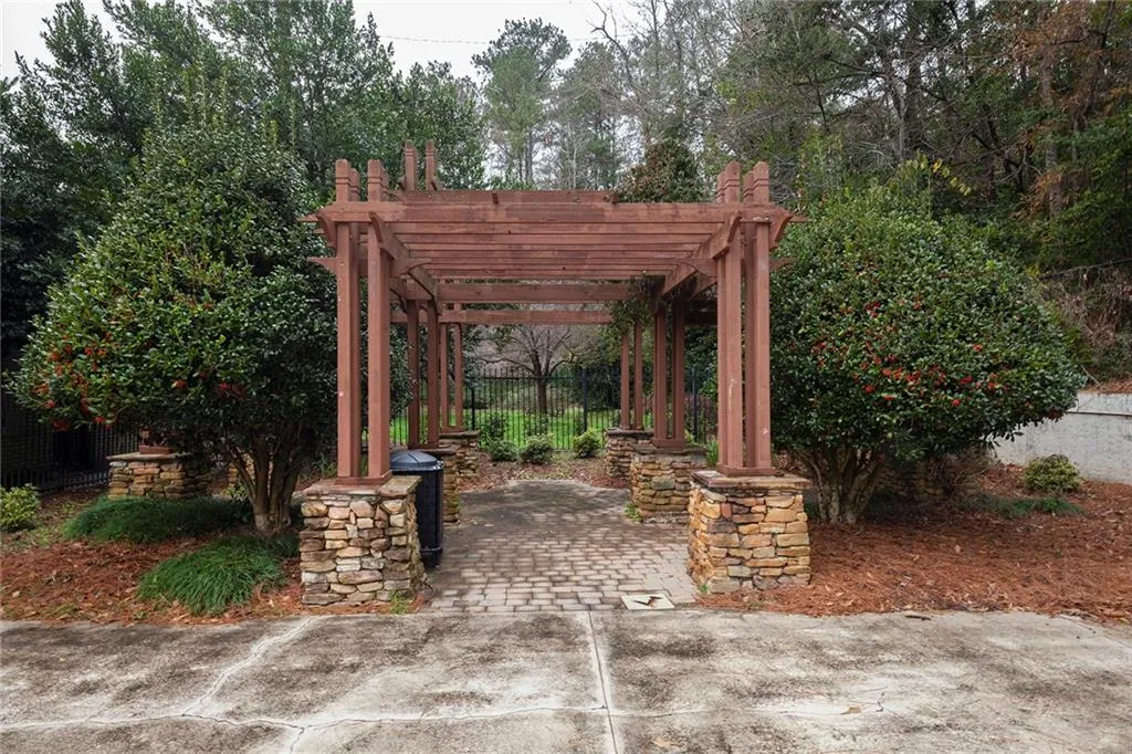 6940 Roswell Road Unit 13a, Sandy Springs, Georgia 30328, 2 Bedrooms Bedrooms, ,1 BathroomBathrooms,Residential,Sold,6940 Roswell Road Unit 13a,6828056