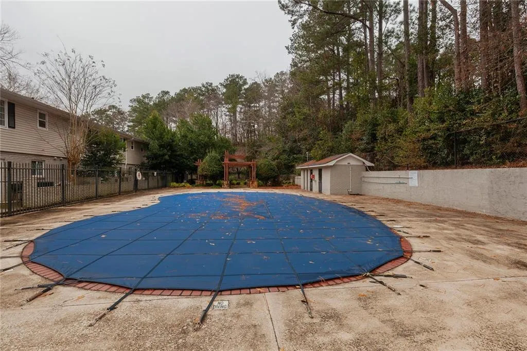 6940 Roswell Road Unit 13a, Sandy Springs, Georgia 30328, 2 Bedrooms Bedrooms, ,1 BathroomBathrooms,Residential,Sold,6940 Roswell Road Unit 13a,6828056