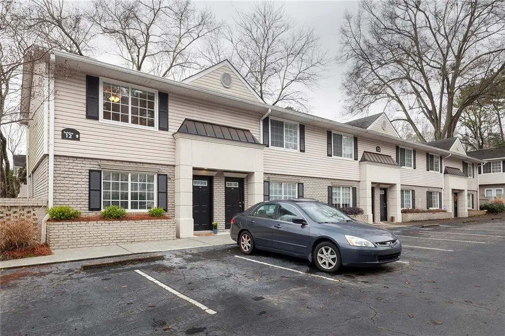 6940 Roswell Road Unit 13a, Sandy Springs, Georgia 30328, 2 Bedrooms Bedrooms, ,1 BathroomBathrooms,Residential,Sold,6940 Roswell Road Unit 13a,6828056