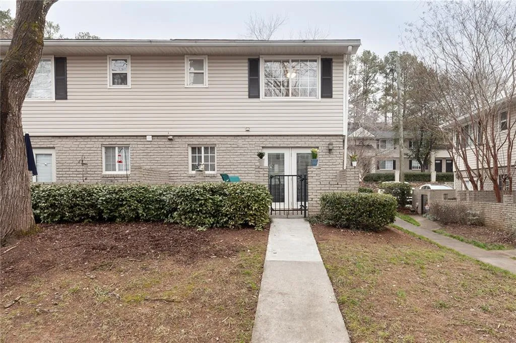 6940 Roswell Road Unit 13a, Sandy Springs, Georgia 30328, 2 Bedrooms Bedrooms, ,1 BathroomBathrooms,Residential,Sold,6940 Roswell Road Unit 13a,6828056