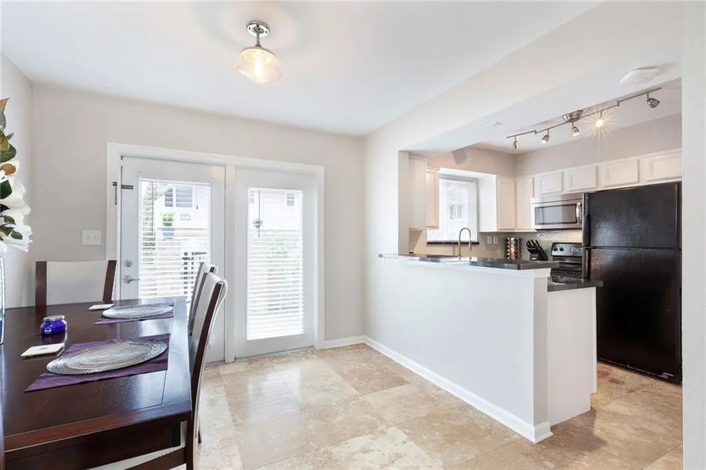 6940 Roswell Road Unit 13a, Sandy Springs, Georgia 30328, 2 Bedrooms Bedrooms, ,1 BathroomBathrooms,Residential,Sold,6940 Roswell Road Unit 13a,6828056
