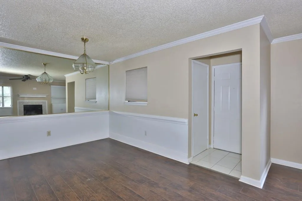 2410 Huntingdon Chase, Sandy Springs, Georgia 30350, 3 Bedrooms Bedrooms, ,2 BathroomsBathrooms,Residential,Sold,2410 Huntingdon Chase,6660829